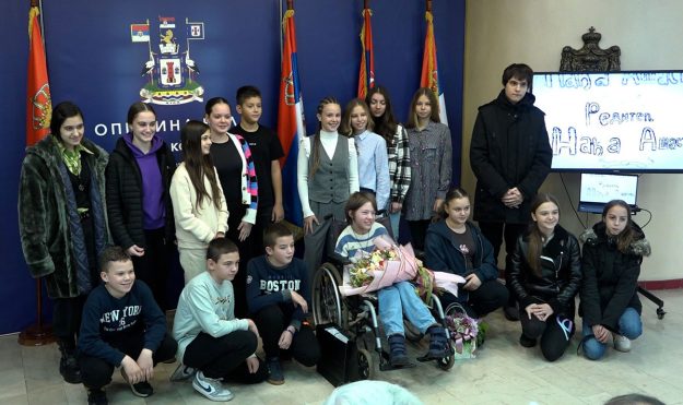 nadja-sa-skolskim-drugarima