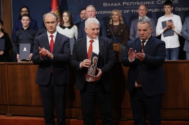 ss2026-2 Премијер Ђуро Мацут, Љубиша Стевановић и министар Дејан Вук Станковић